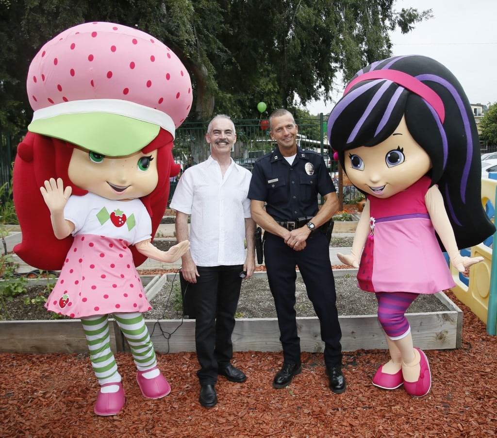 Discovery Family Channel’s Strawberry Shortcake and Cherry Jam join LA City Council Member Mitch O’Farrell and Police Captain Jeffrey Bert in a special event teaching the families of Glassell Park how to plant strawberries. The strawberry planting extravaganza also helped kick off an all-new season of STRAWBERRY SHORTCAKE’S BERRY BITTY ADVENTURES (June 21) and celebrate the Strawberry Shortcake brand’s 35th anniversary. Glassell Park Community Garden, which was developed on the site of a former crack house, has helped to revitalize a neighborhood previously ravaged by crime.