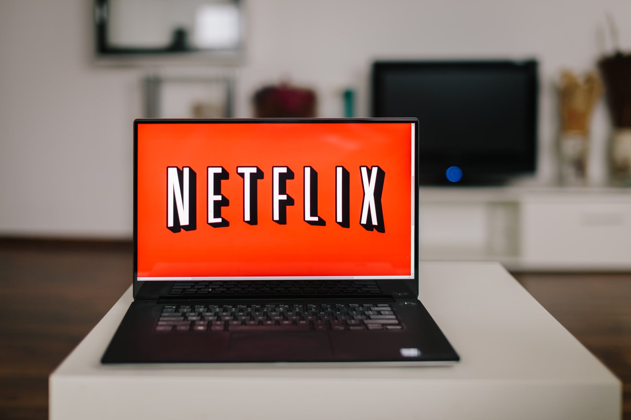 Video enter. Netflix обои ноут. Netflix enter Video. Netflix Arçane. Приложение Нетфликс прозрачная.